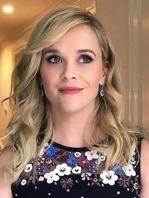 Reese Witherspoon wearing the Oval Aladdin Earrings