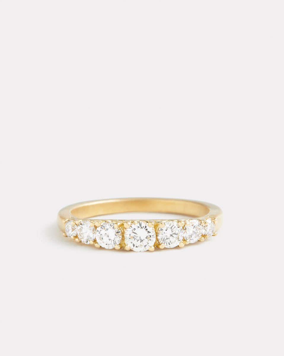 Signature Tapered Diamond Band